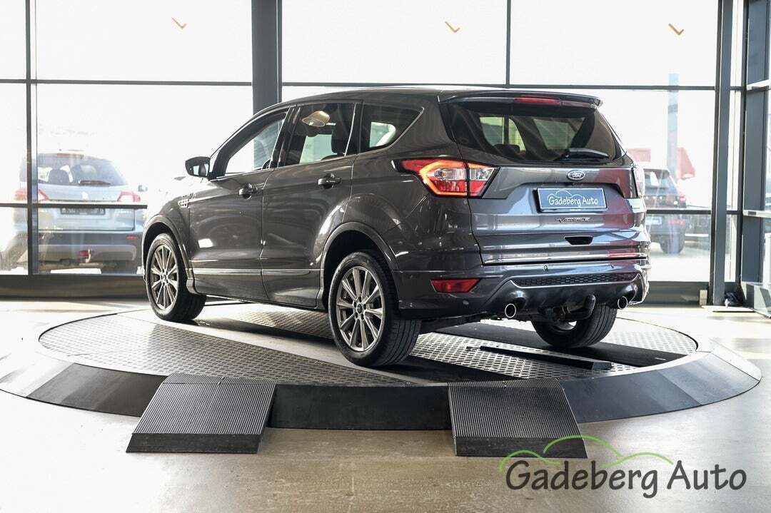 Grå Ford Kuga fra 2018