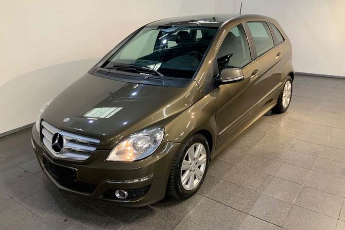 Brun Mercedes B200 fra 2010