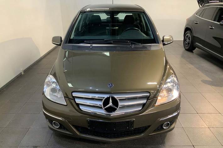 Brun Mercedes B200 fra 2010
