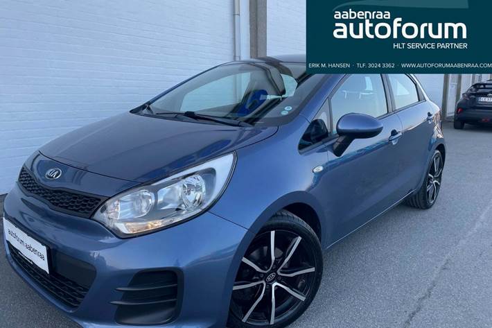 Blå Kia Rio fra 2016