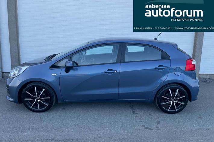 Blå Kia Rio fra 2016