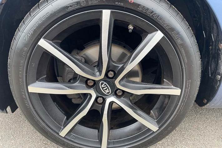 Blå Kia Rio fra 2016