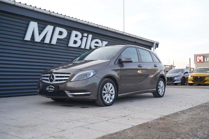Brun Mercedes B180 fra 2012