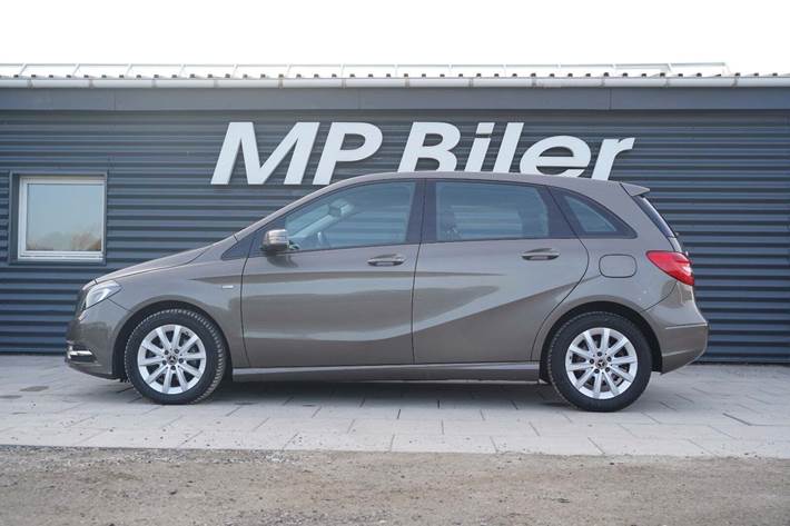 Brun Mercedes B180 fra 2012