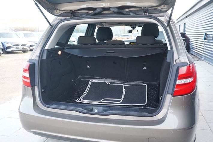 Brun Mercedes B180 fra 2012