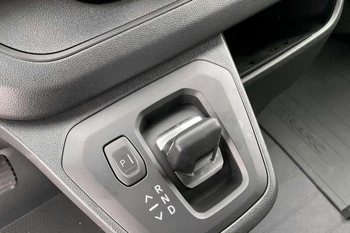 Hvid Renault Trafic fra 2025