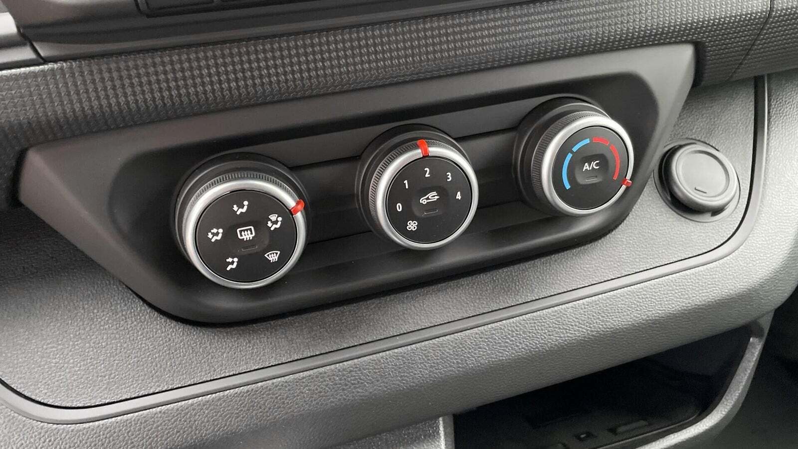 Hvid Renault Trafic fra 2025