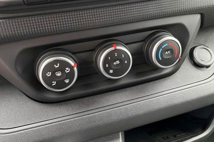 Hvid Renault Trafic fra 2025