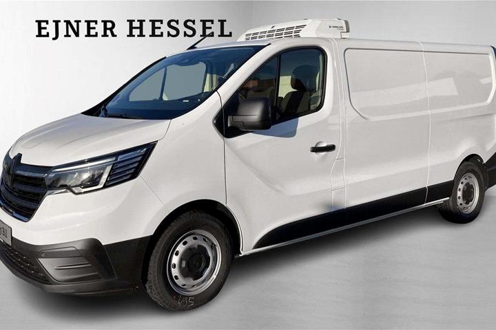 Hvid Renault Trafic fra 2025 set udefra