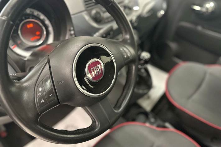 Grå Fiat 500 fra 2015