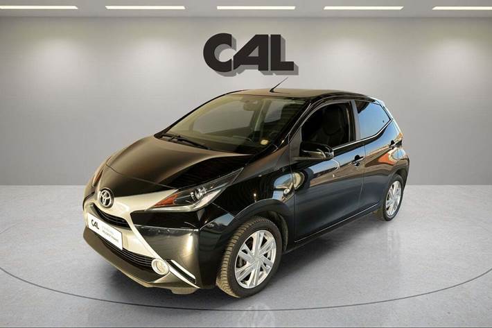 Beige Toyota Aygo fra 2017