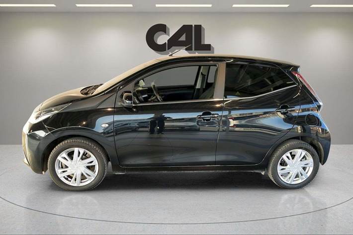 Beige Toyota Aygo fra 2017