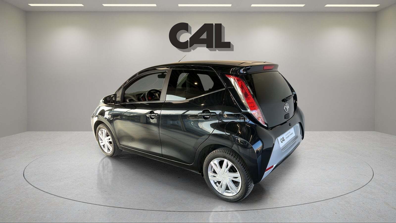 Beige Toyota Aygo fra 2017