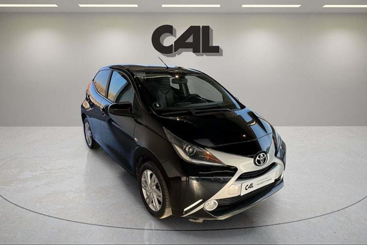 Beige Toyota Aygo fra 2017
