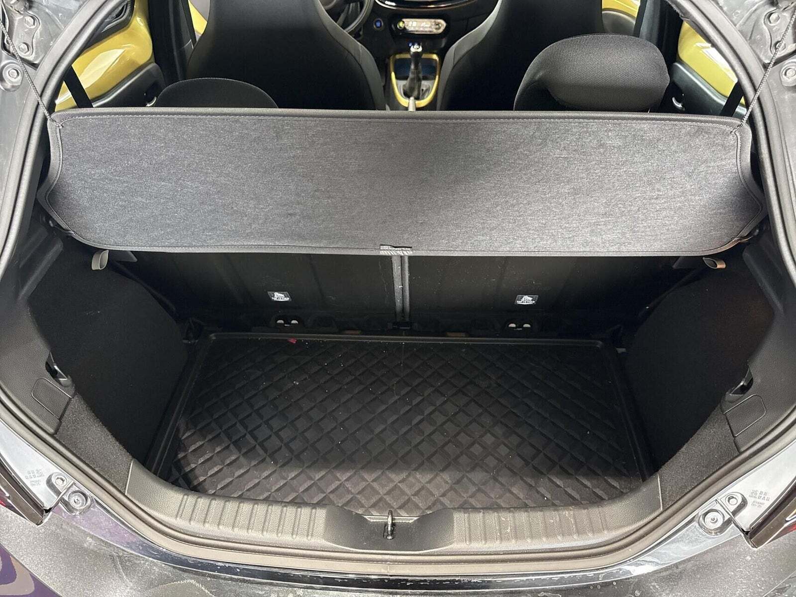 Gul Toyota Aygo X fra 2023