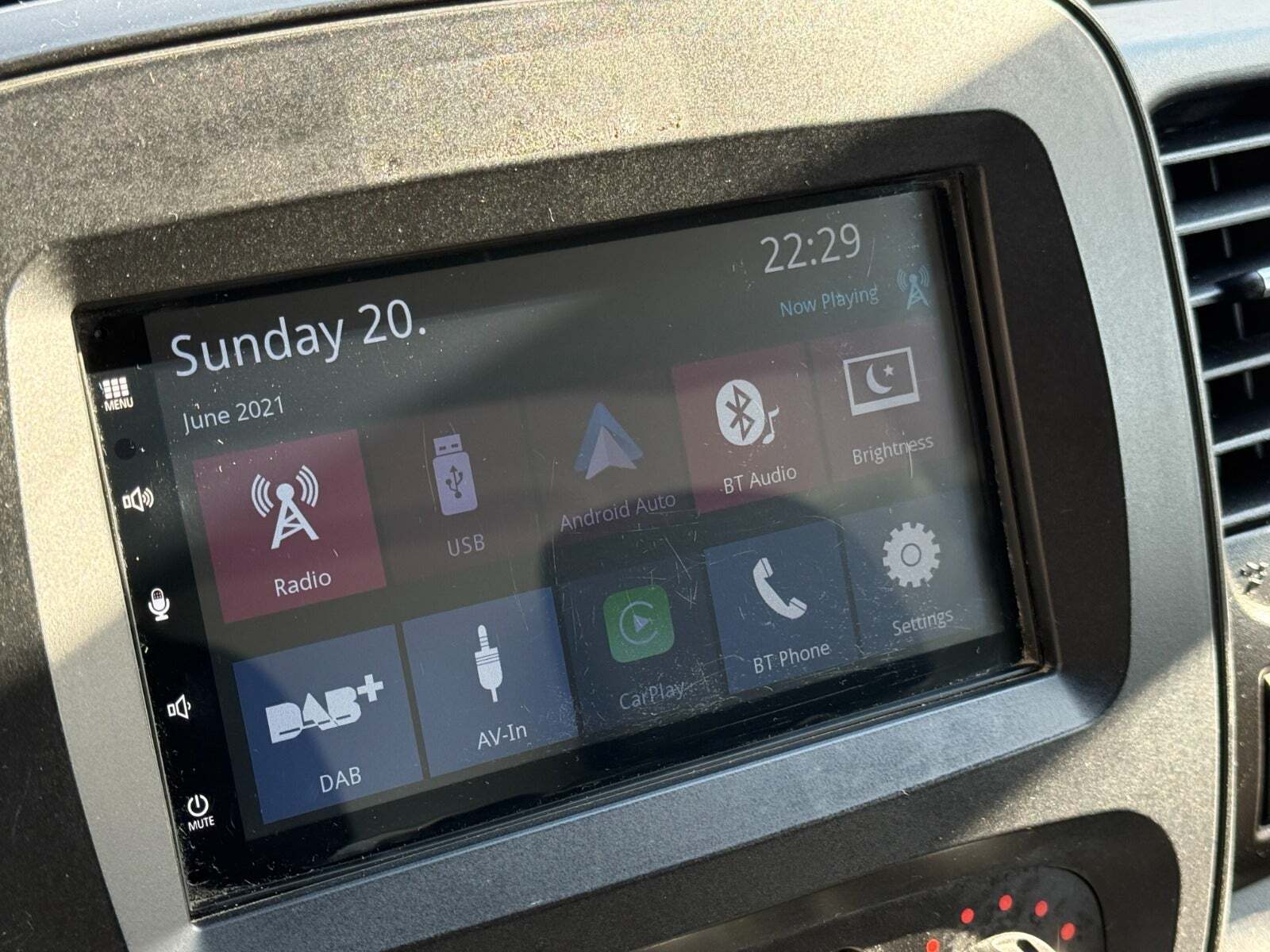 Hvid Renault Trafic T29 fra 2021