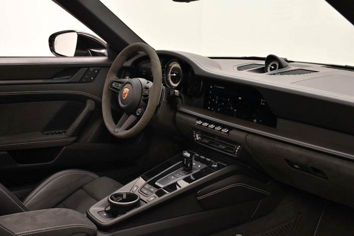 Grå Porsche 911 Carrera GTS fra 2022