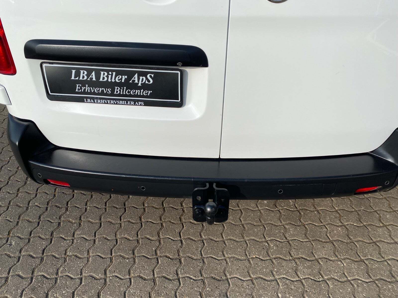 Hvid Opel Vivaro fra 2022