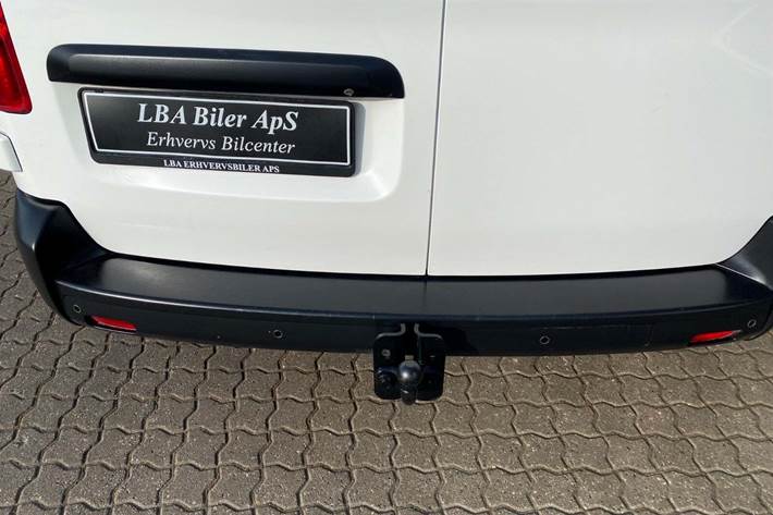 Hvid Opel Vivaro fra 2022