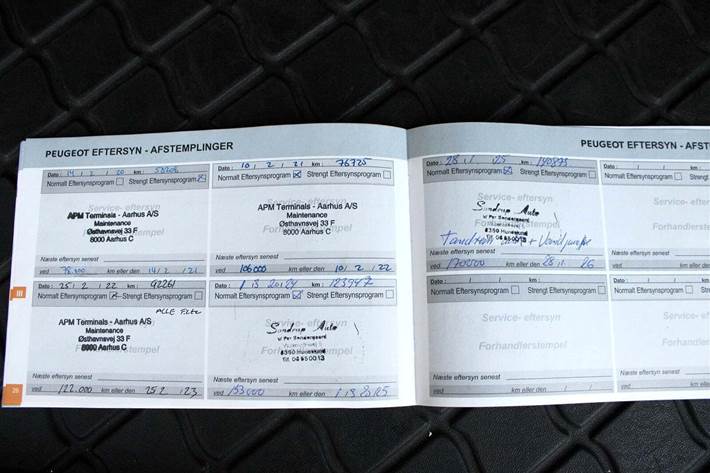 Grå Peugeot 3008 fra 2017