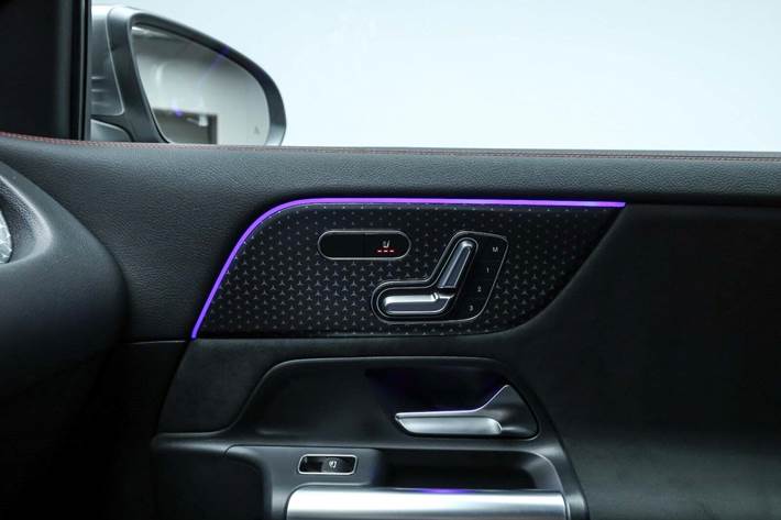 Grå Mercedes EQA350 fra 2025