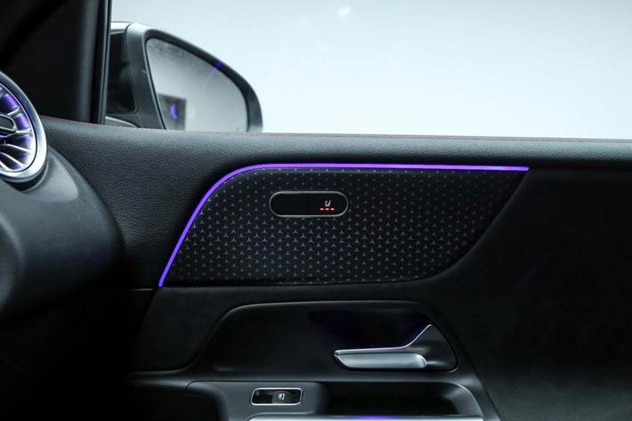 Sort Mercedes EQB250+ fra 2025