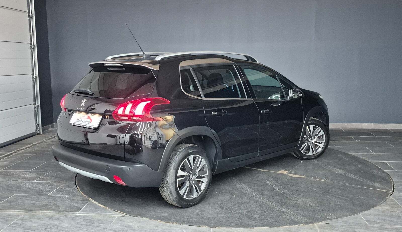 Peugeot 2008 1,6 BlueHDi 100 Allure Sky