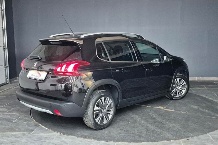Sort Peugeot 2008 fra 2018