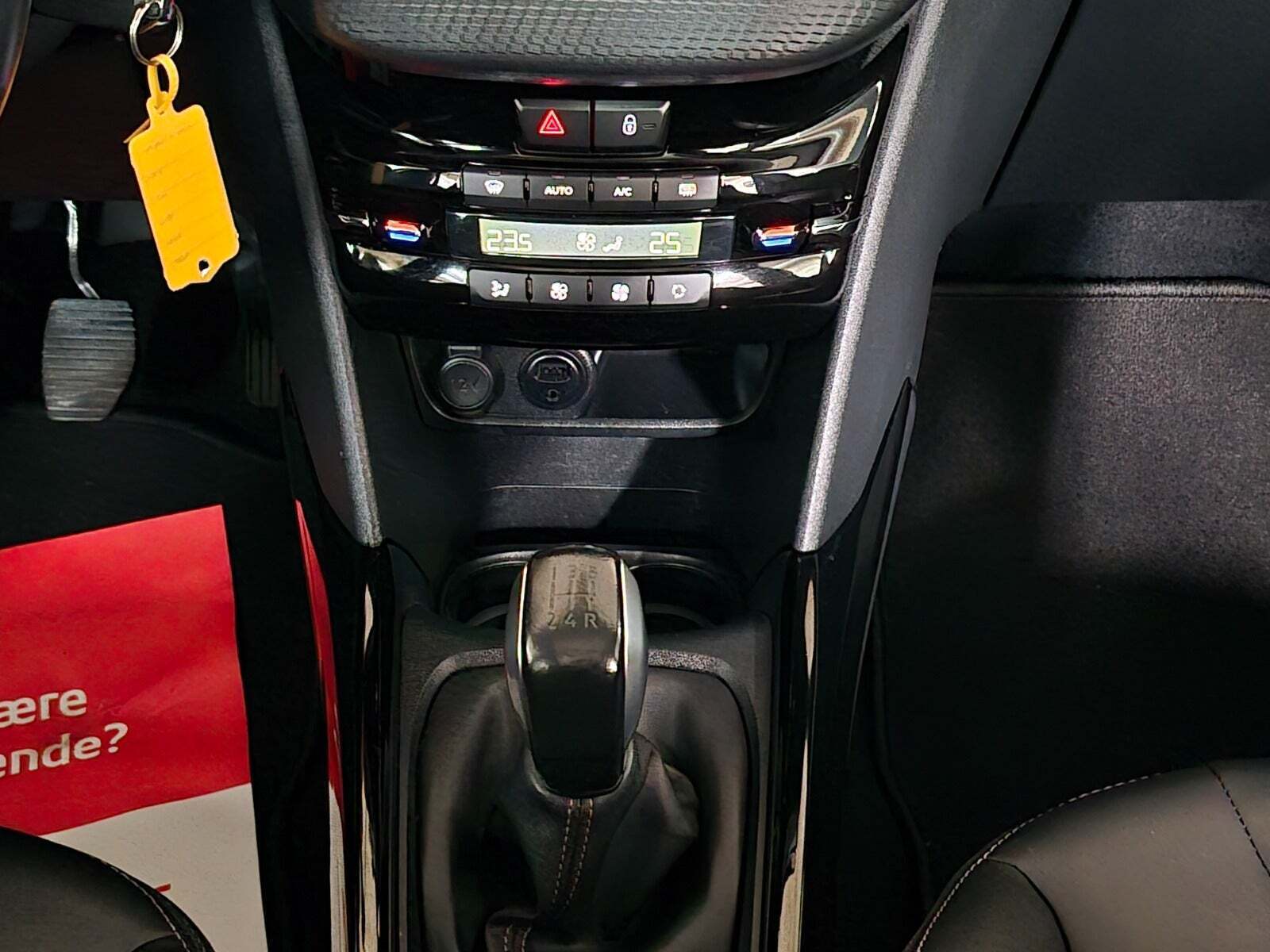 Sort Peugeot 2008 fra 2018