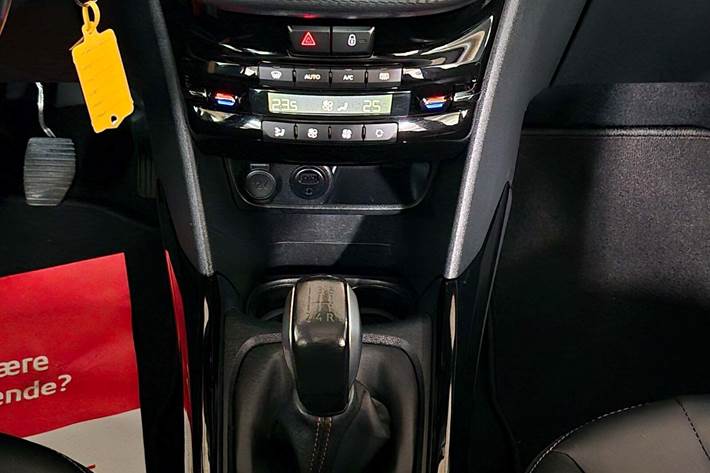 Sort Peugeot 2008 fra 2018