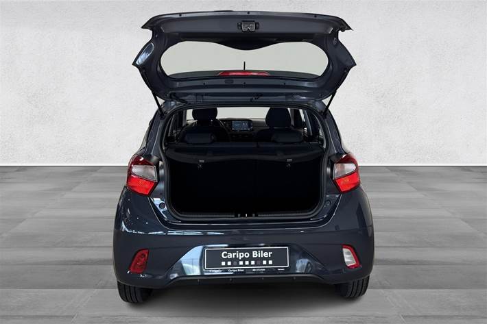 Grå Hyundai i10 fra 2024