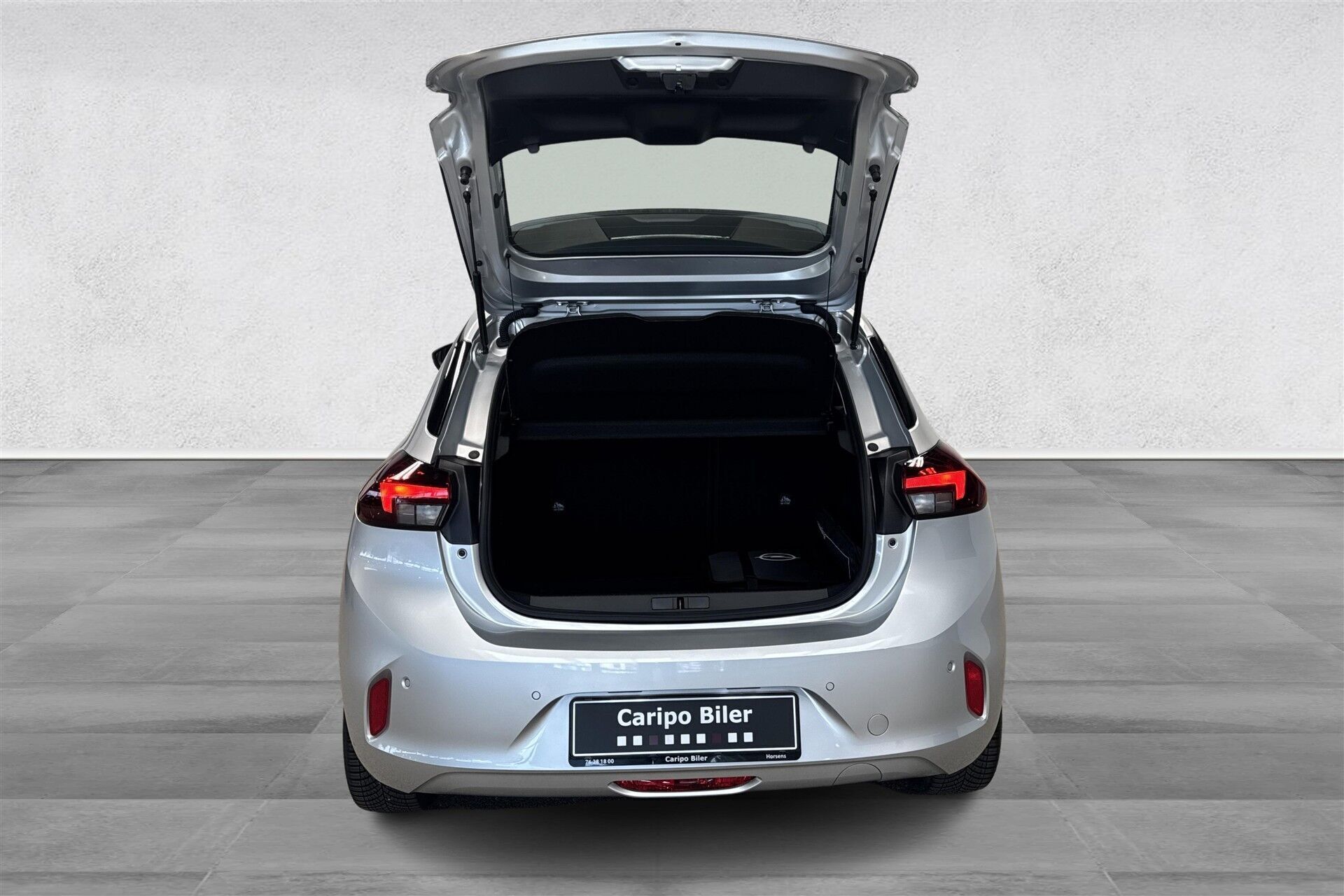 Grå Opel Corsa-e fra 2023