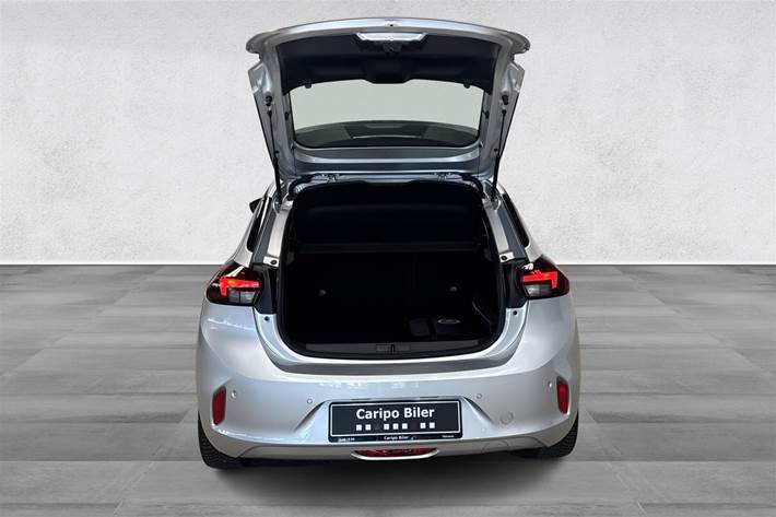 Grå Opel Corsa-e fra 2023