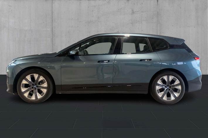 Grøn BMW iX fra 2022