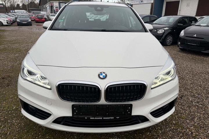 Hvid BMW 225xe fra 2016