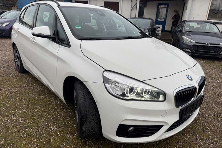 Hvid BMW 225xe fra 2016