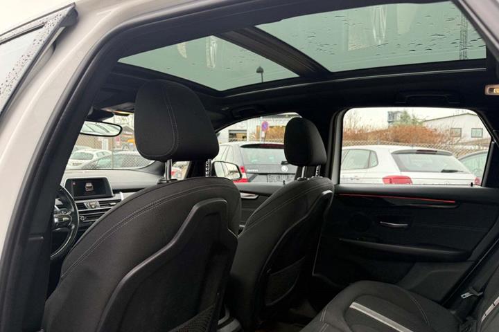 Hvid BMW 225xe fra 2016