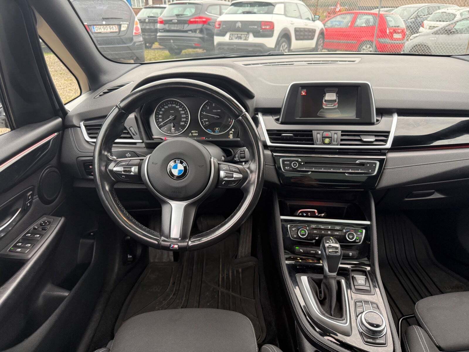Hvid BMW 225xe fra 2016