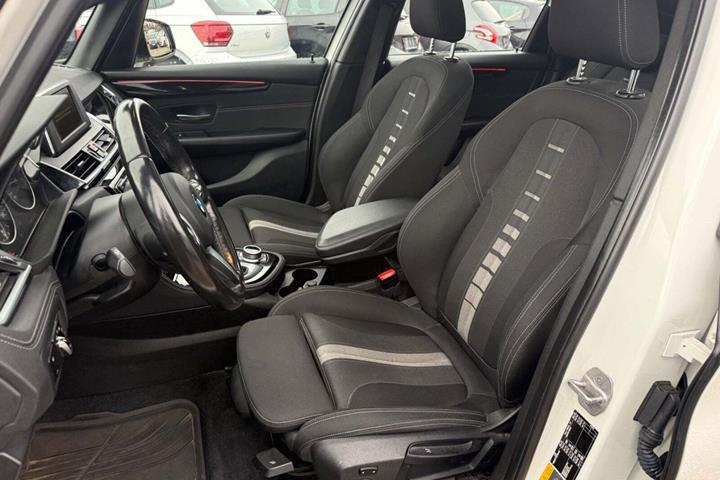 Hvid BMW 225xe fra 2016