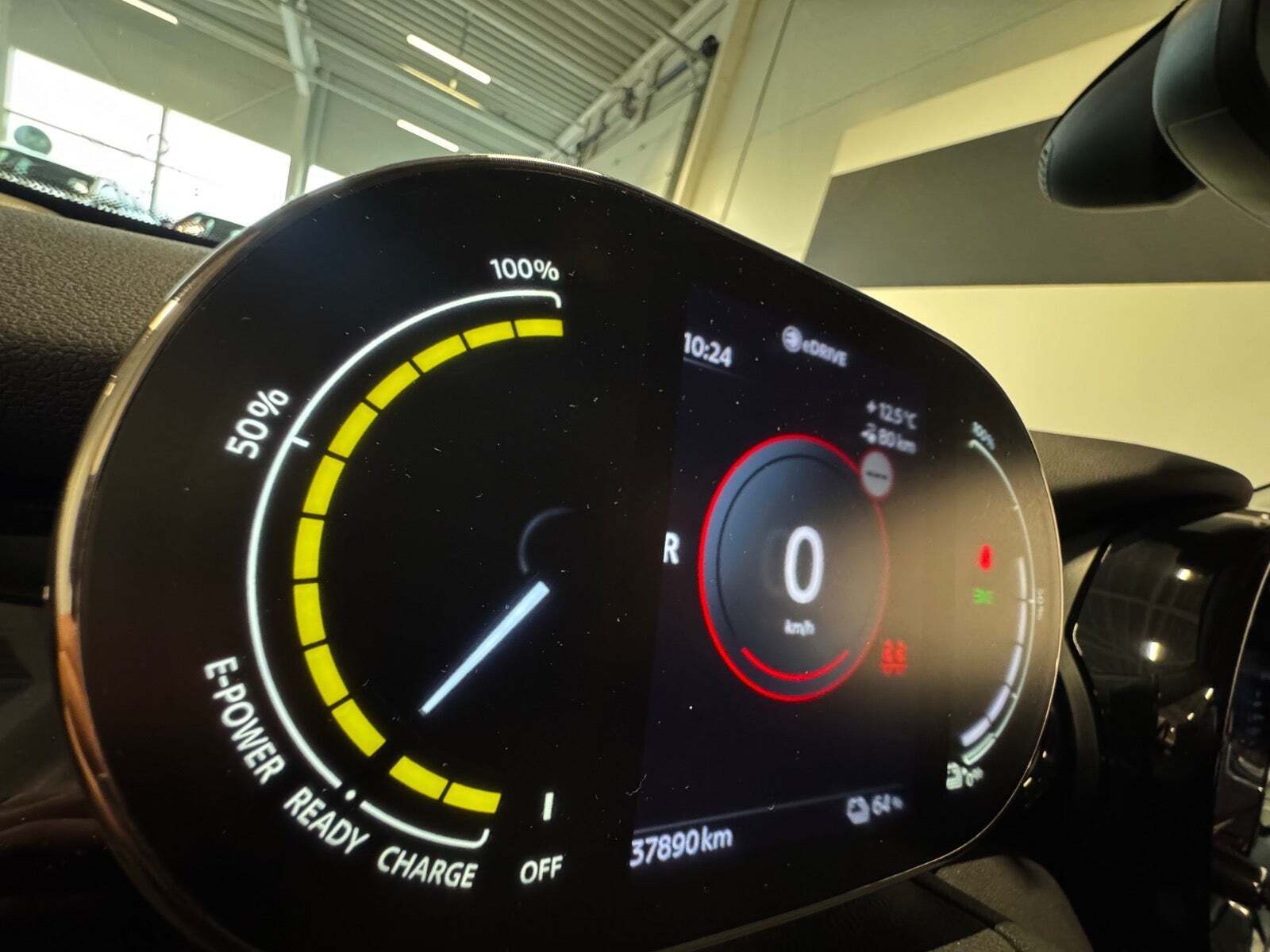 Blå Mini Cooper SE fra 2023