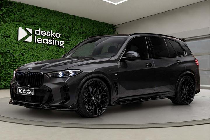 Grå BMW X5 fra 2024 set udefra