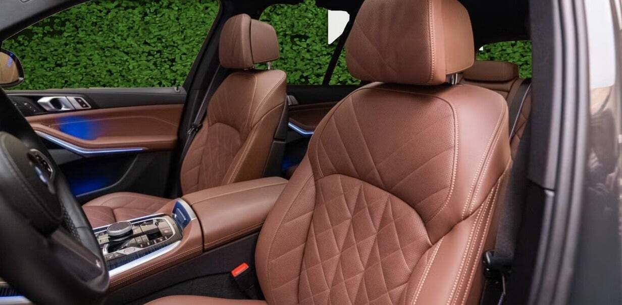 Grå BMW X5 fra 2024