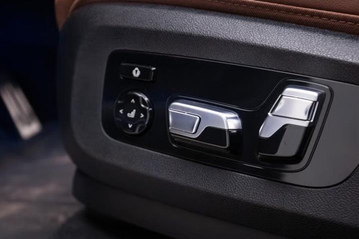 Grå BMW X5 fra 2024