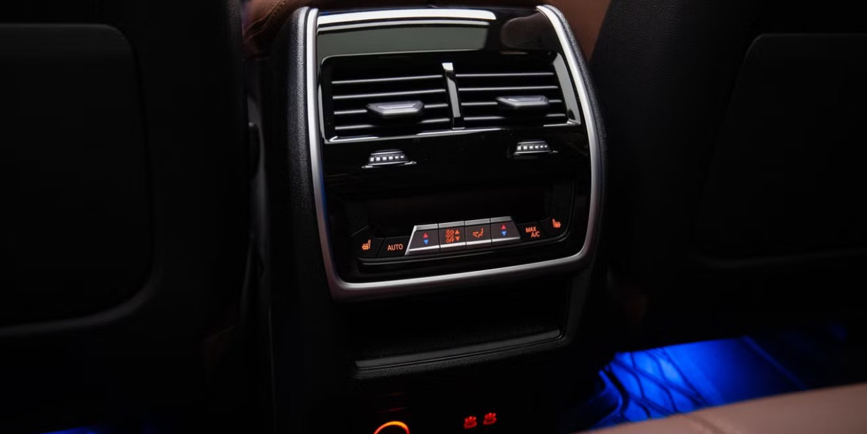 Grå BMW X5 fra 2024