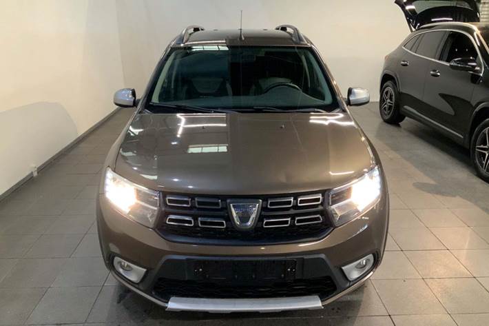 Brun Dacia Logan Stepway fra 2020
