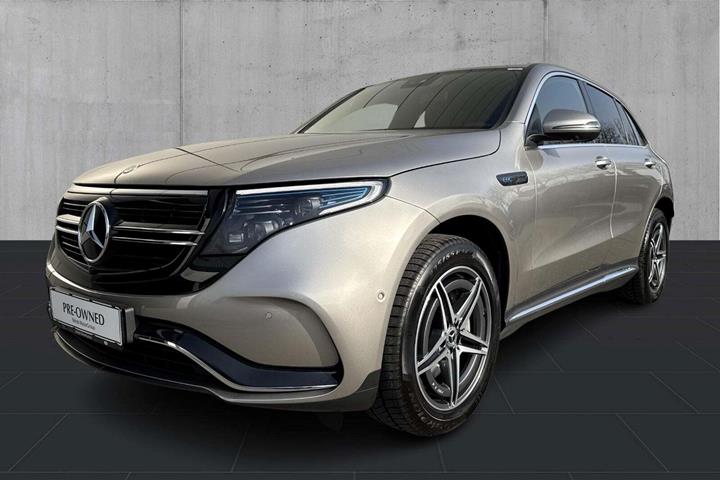 Gul Mercedes EQC400 fra 2022 set udefra