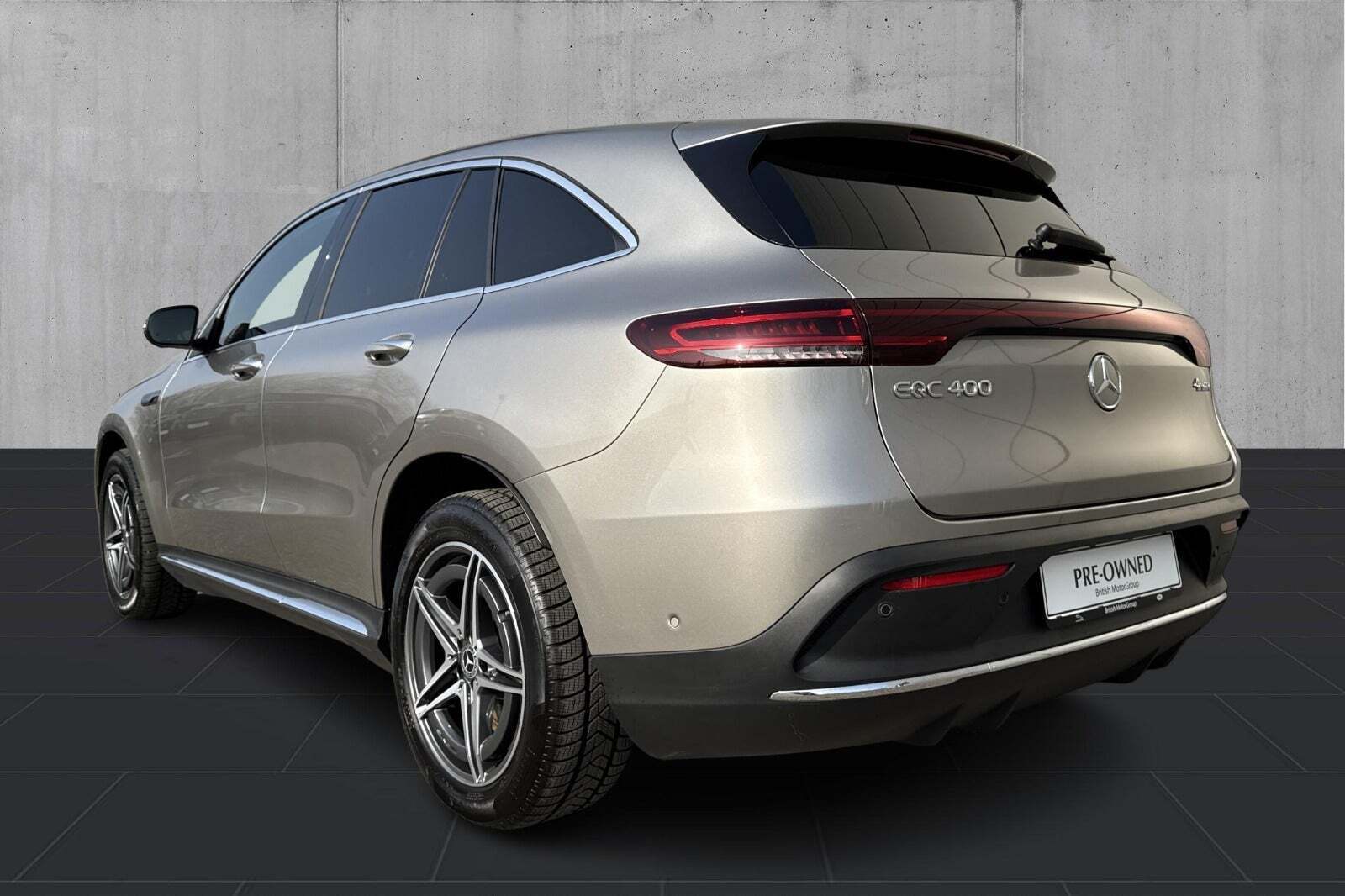 Gul Mercedes EQC400 fra 2022