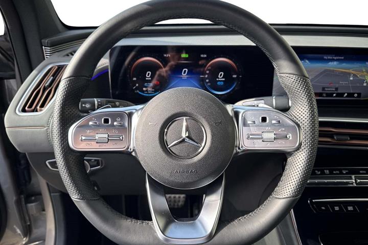 Gul Mercedes EQC400 fra 2022