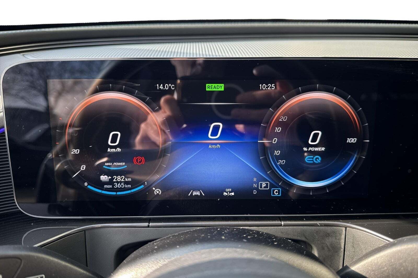 Gul Mercedes EQC400 fra 2022