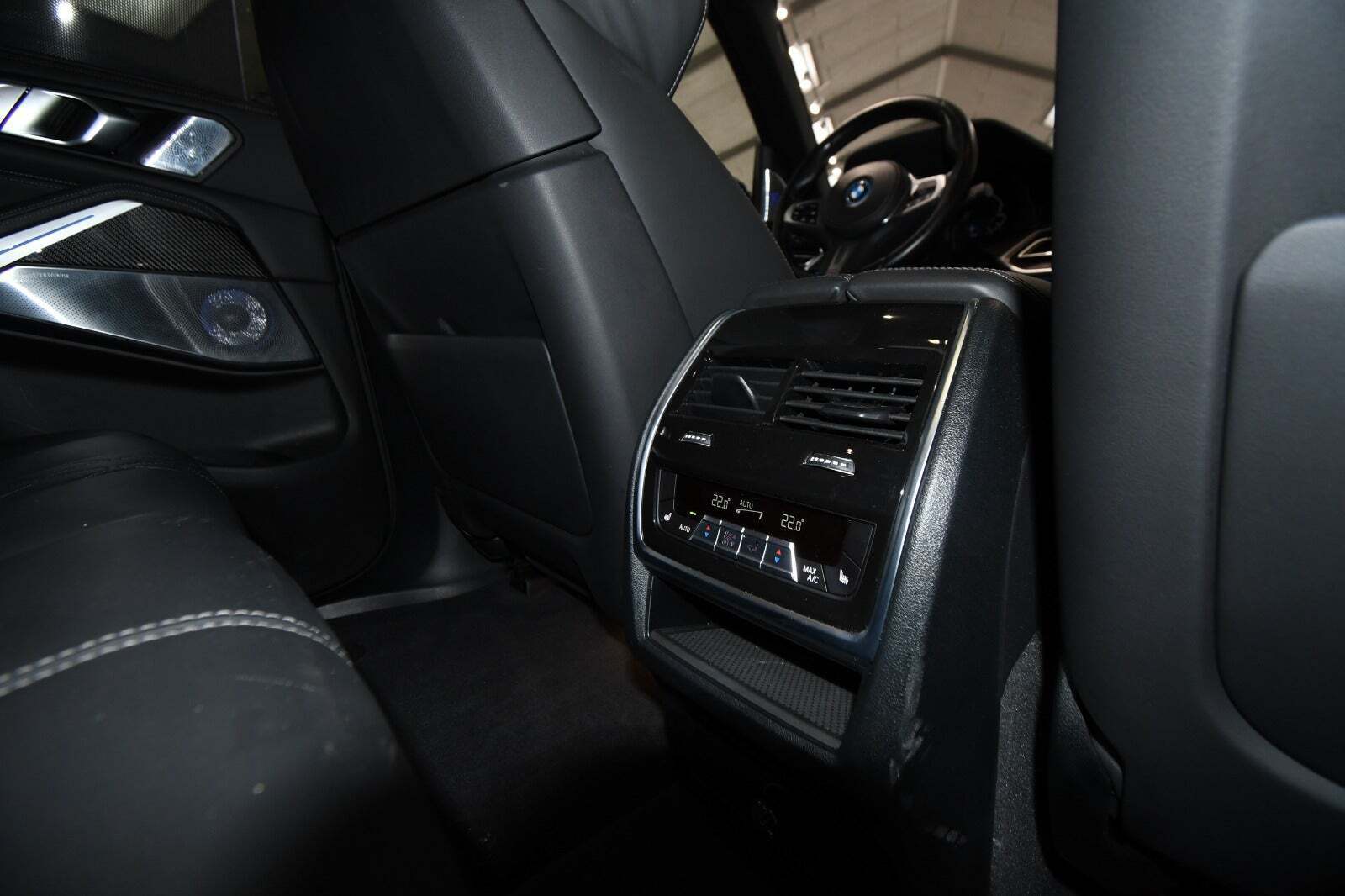 Grå BMW X5 fra 2022